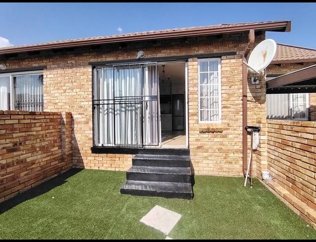 1 BEDROOM PROPERTY TO RENT IN KOSMOSDAL